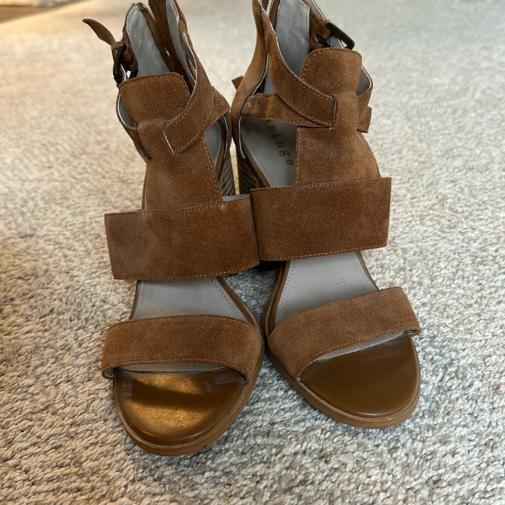 Hinge Suede Cora Block Heel Size 8.5